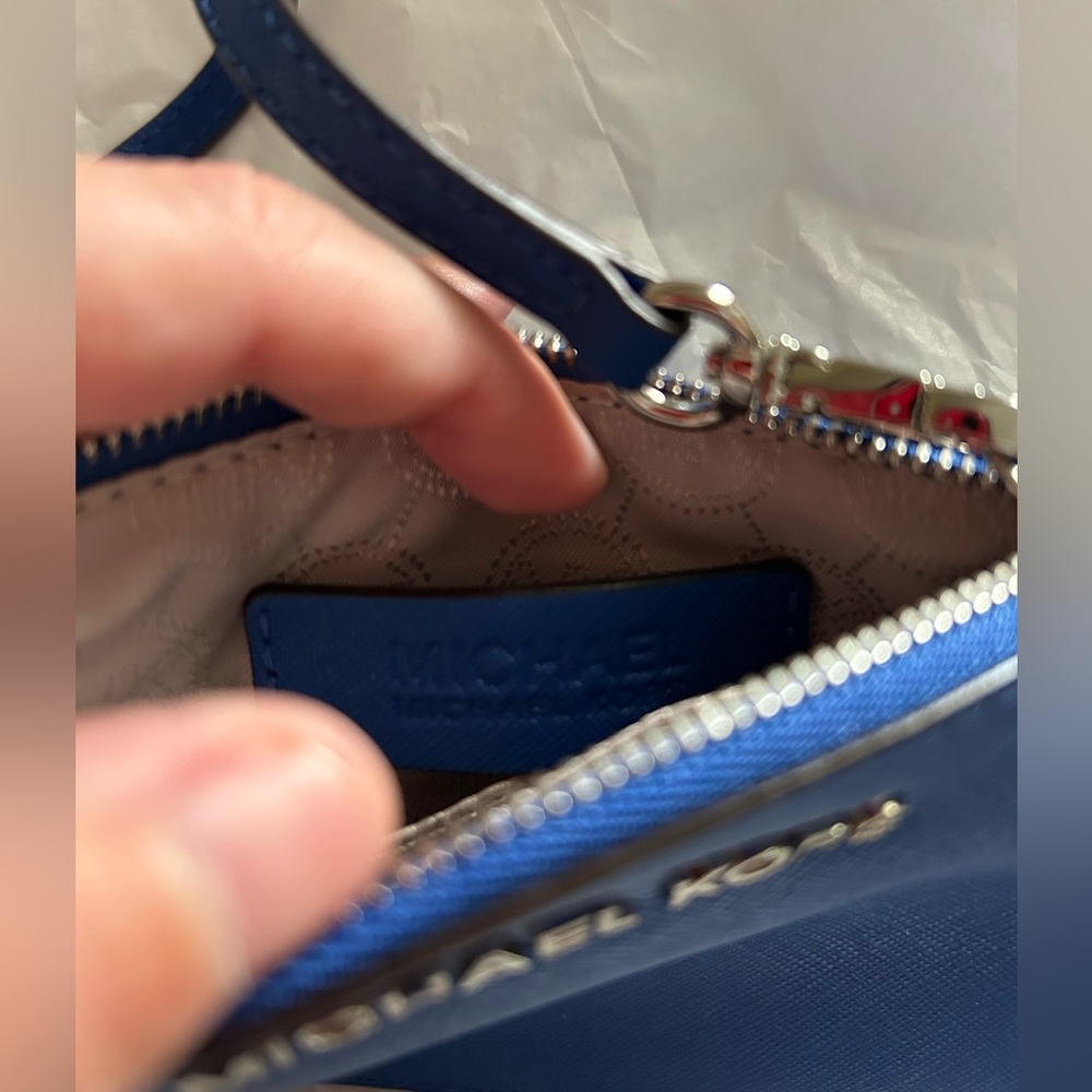 NWT Michael Kors adorable small blue wristlet!!! - Picture 5 of 5